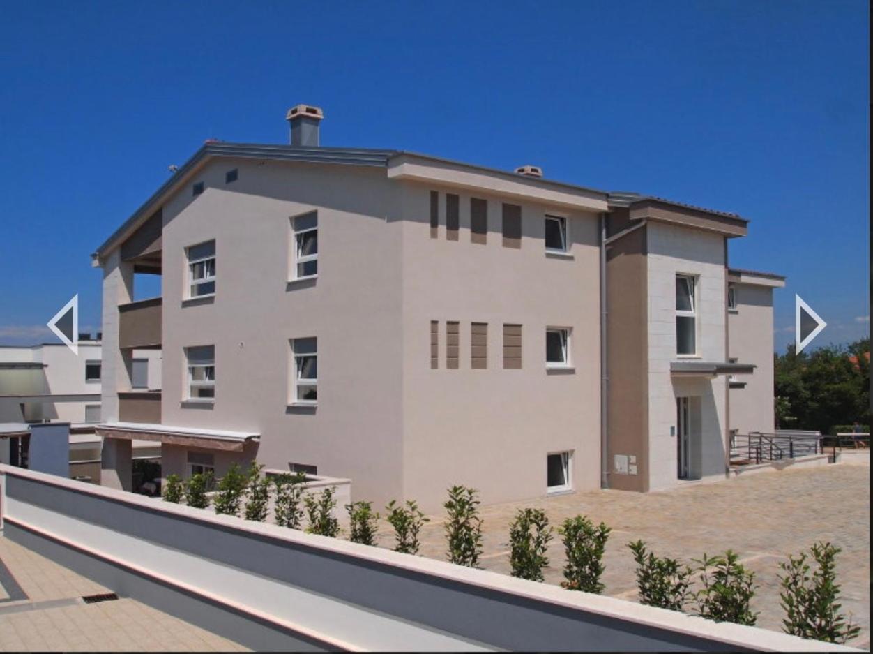 Daska Apartmani Njivice Exteriör bild