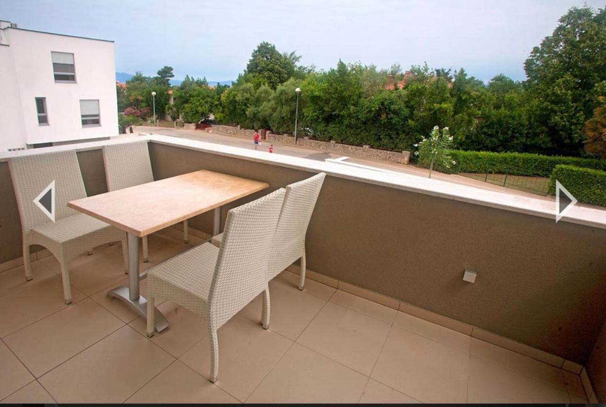 Daska Apartmani Njivice Exteriör bild